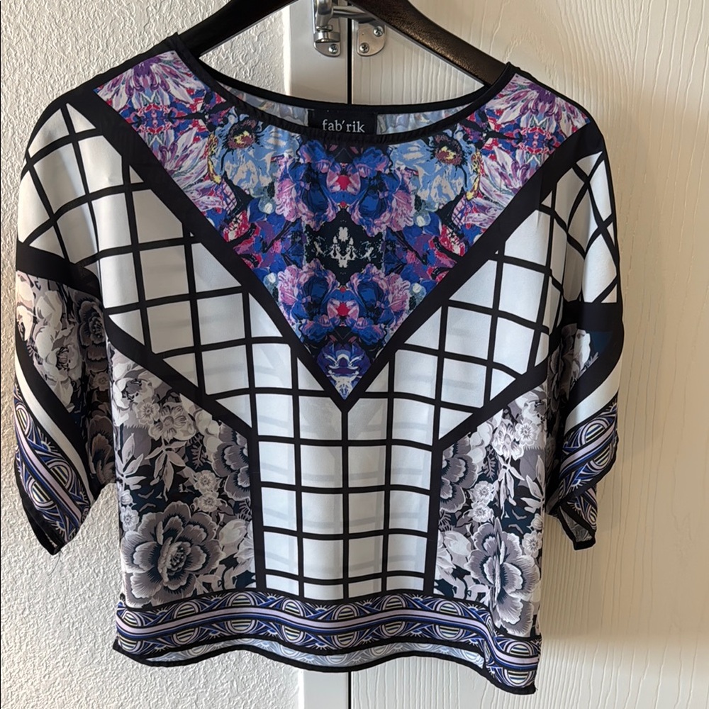 Fab'rik Women's Black and White Floral Top